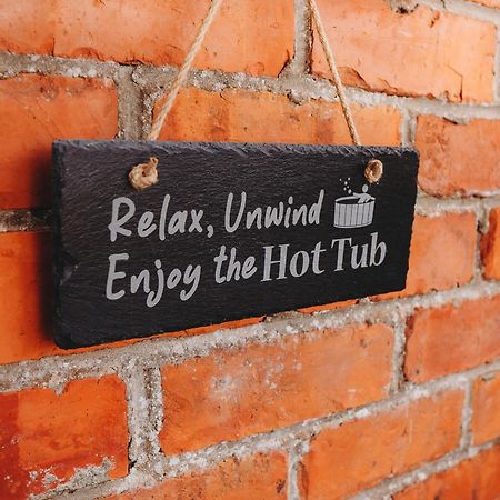 Cottage With Hot Tub - Near Cheltenham And Tewkesbury Bagian luar foto