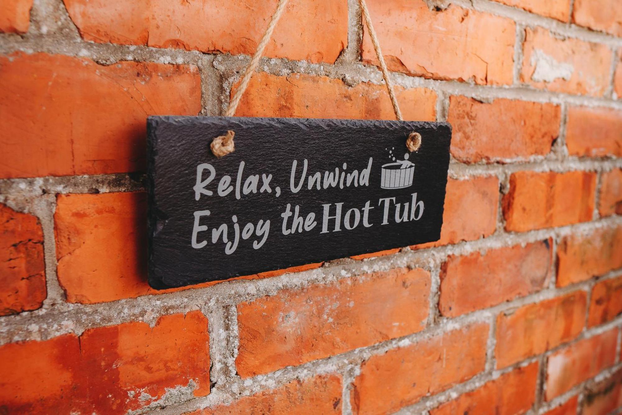 Cottage With Hot Tub - Near Cheltenham And Tewkesbury Bagian luar foto