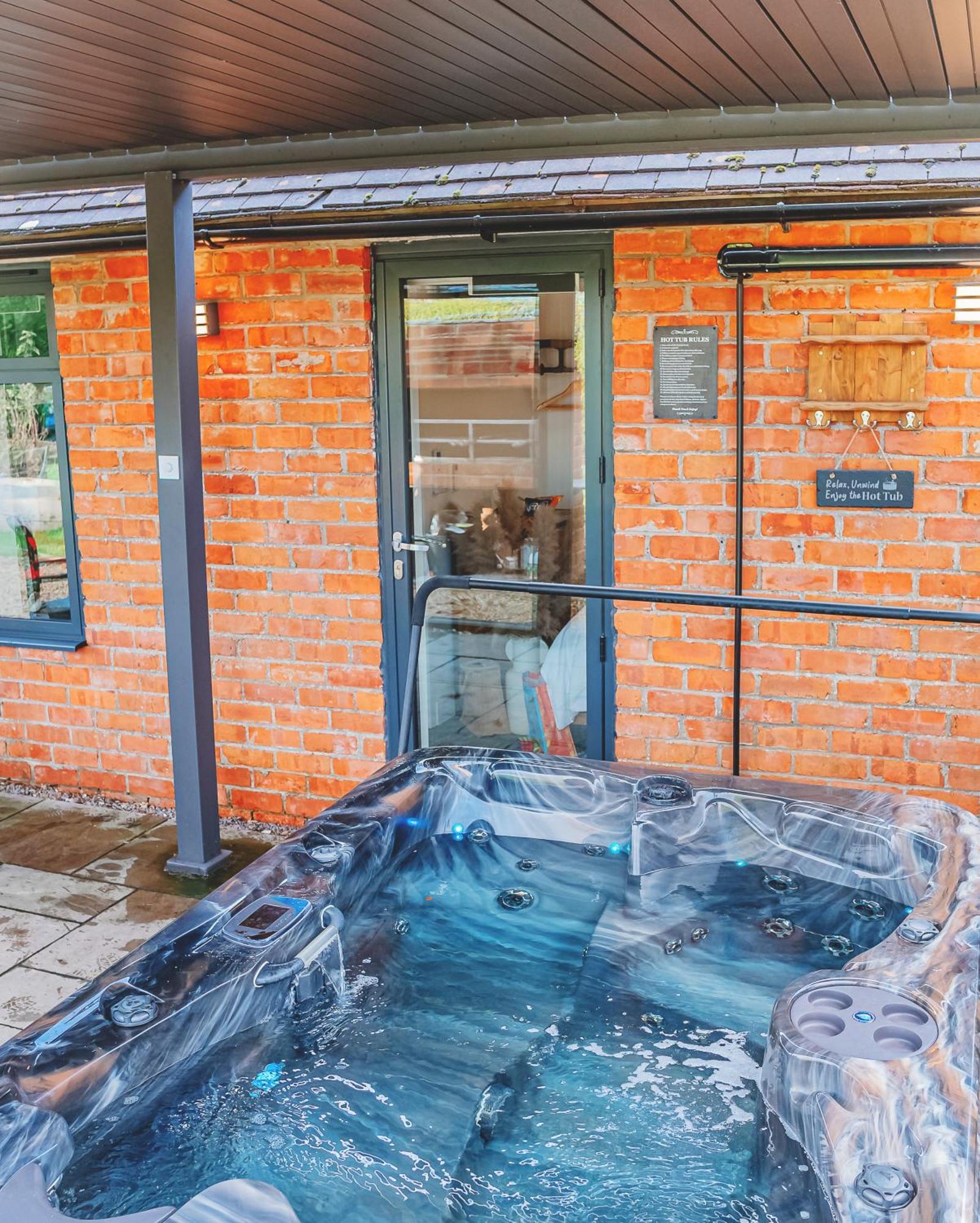 Cottage With Hot Tub - Near Cheltenham And Tewkesbury Bagian luar foto